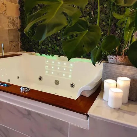 La Cabana Agreable Logement Avec Jacuzzi/Balneo Saint-Jean-d'Angely Exterior photo